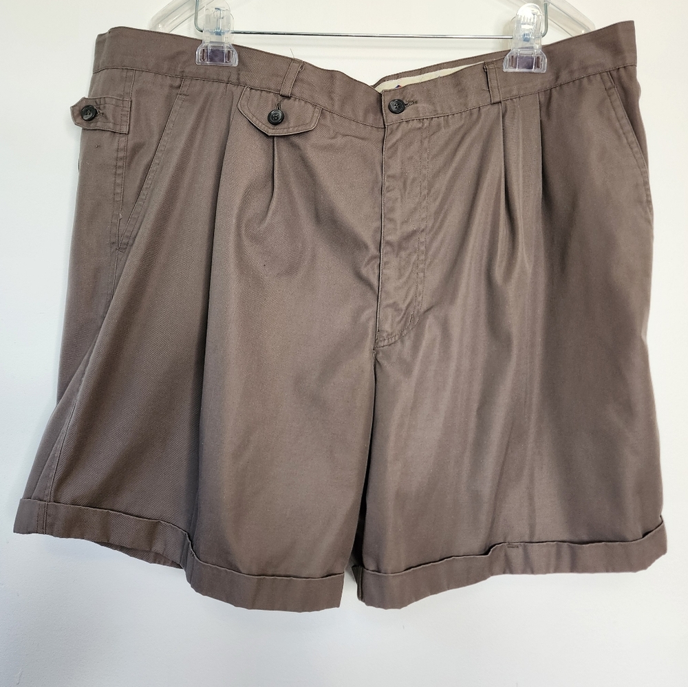 Vintage mens 44 pleated khaki twill shorts